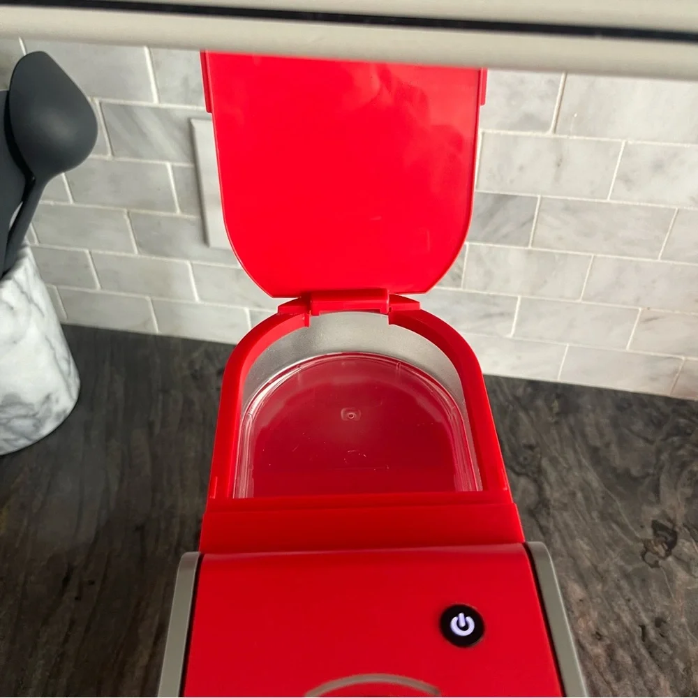 Keurig K-Mini Single Serve K-Cup Pod Coffee Maker, Poppy Red